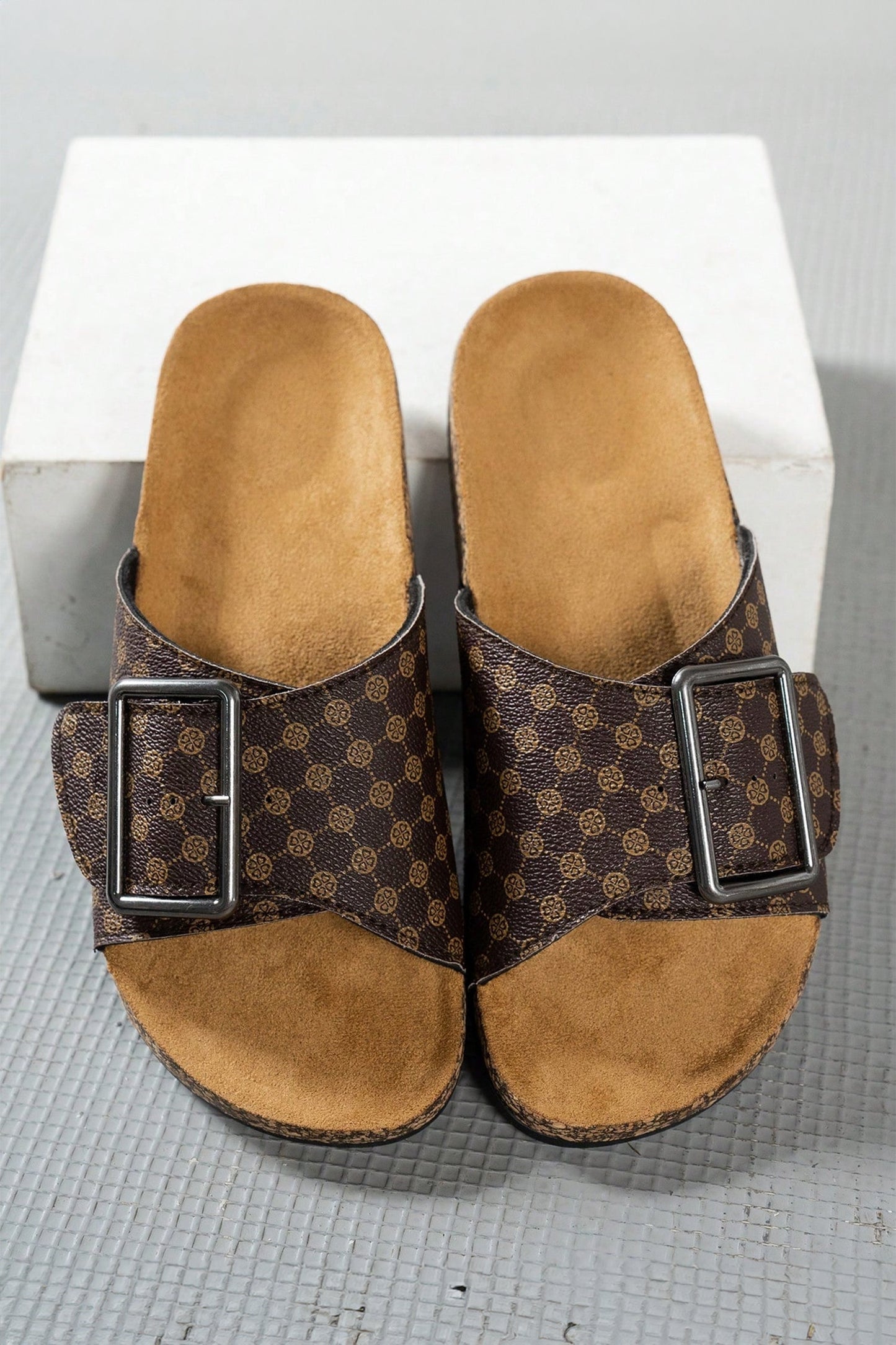 Retro Geometric Print Buckle Strap Flat Slippers